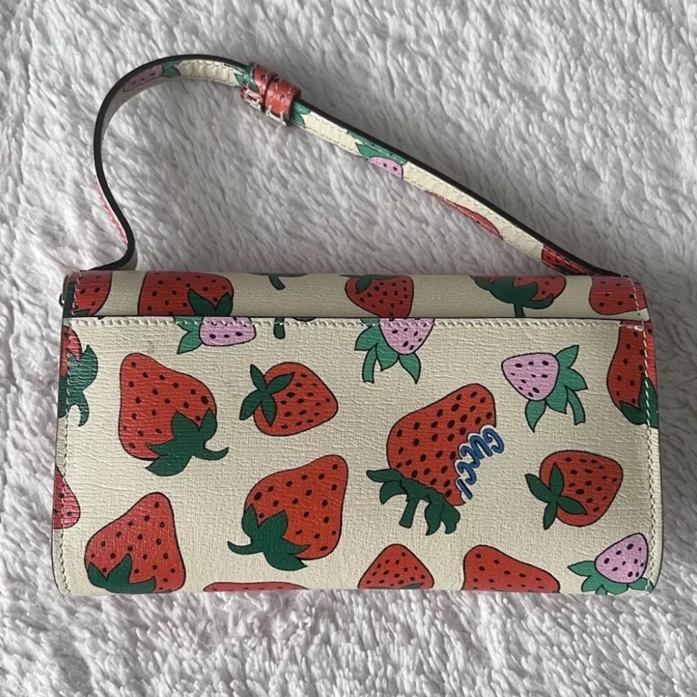 SOLDโค๏ธ ๐GUCCI Strawberry Print Zumi Leather Mini Shoulder Bag Cream & Red - Picture 5 of 11